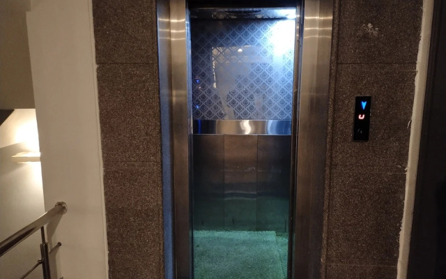 Saltstayz Express - Medicity (Near Medanta Hospital)