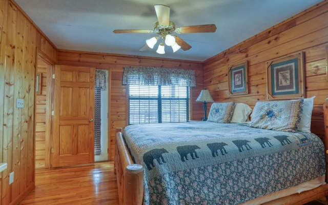 An Amazing View - 4 Bedrooms, 3.5 Baths, Sleeps 10 Cabin by RedAwning