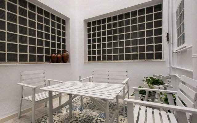 Cozy Apartment in House-Palace with Private Patio