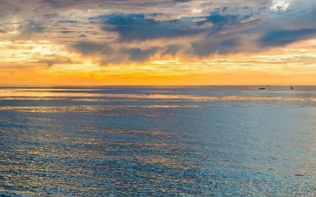 House By The Ocean