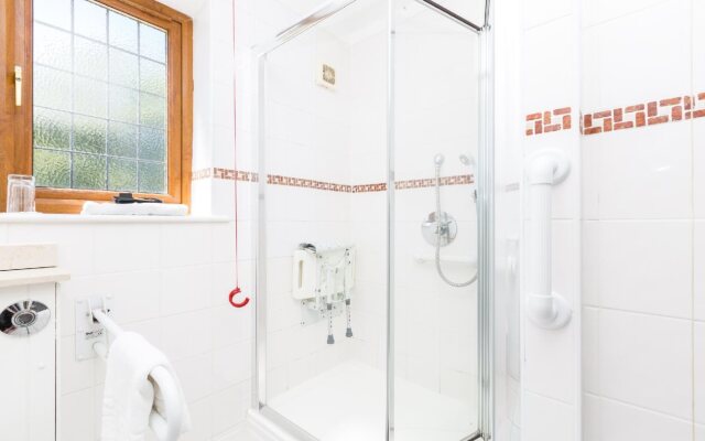 De Rougemont Manor Hotel & Suites