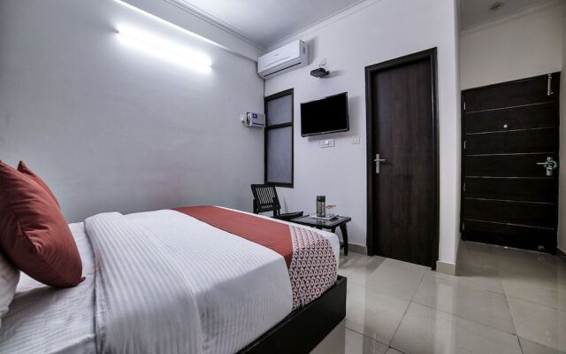 OYO 13637 Crown Residency