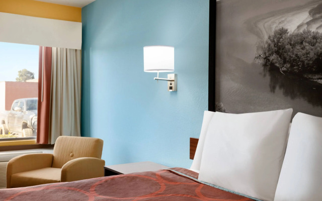 Super 8 by Wyndham Olive Branch