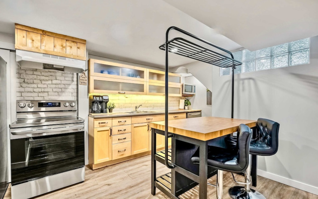 The Owlet Nwcalgary Queenbd Privatesuite