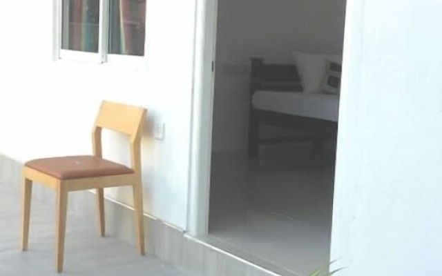 Araliya White House