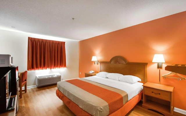 Motel 6 Hinesville, GA