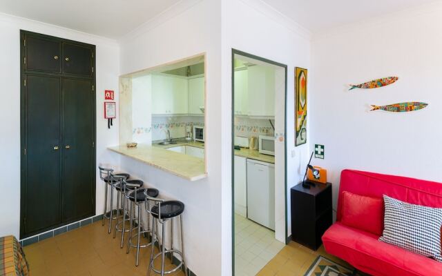 A15 Cliffside Beach Apartment