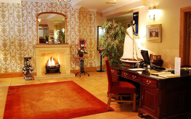 WatersEdge Hotel