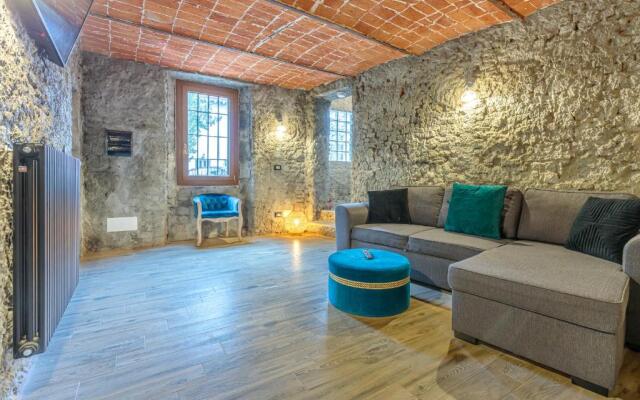 Cascina Liebe with sauna among vineyards