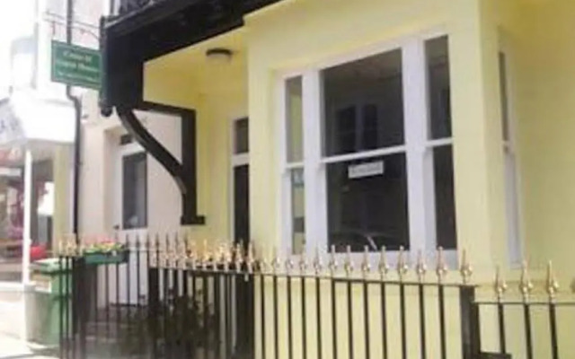 Cross Street Guesthouse & B & B