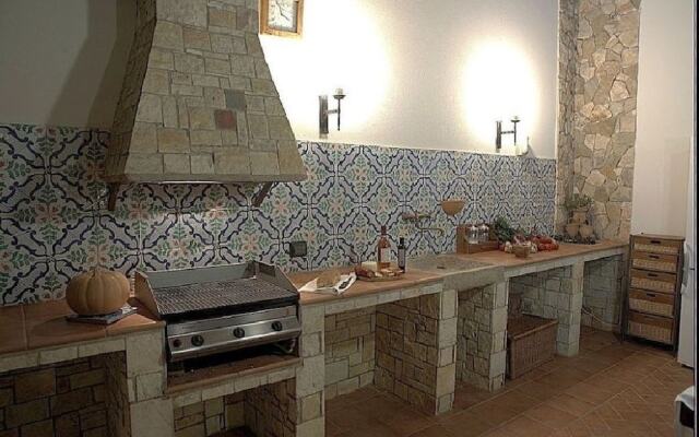 Villa Egadi con Piscina e Campo da Tennis