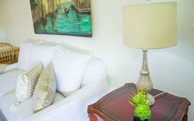 Kingston Luxury Condo Apartment