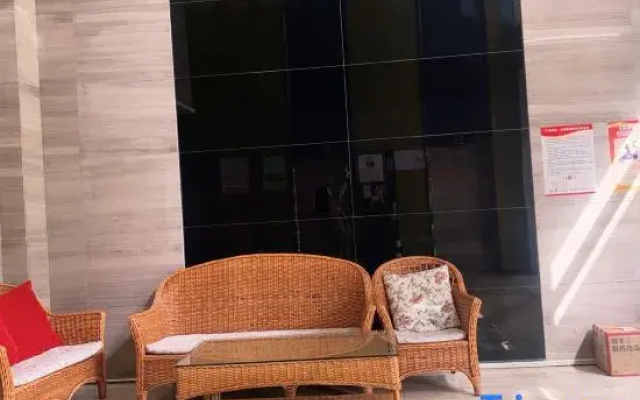 Wutong Wangu Homestay (Science and Technology University Xinxinying Campus Colorful Gate)