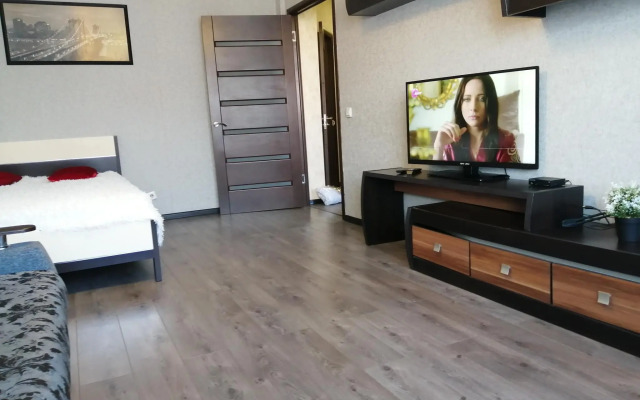 Lux Apartments на набережной Дубровинского 76