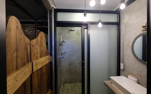 Kondee Cino Cafe and Glamping