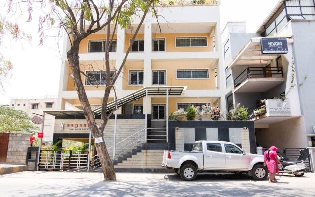 OYO Flagship 8252 Aayush Corporate Stays