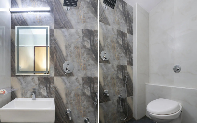 OYO 12544 Varcity Twin Towers