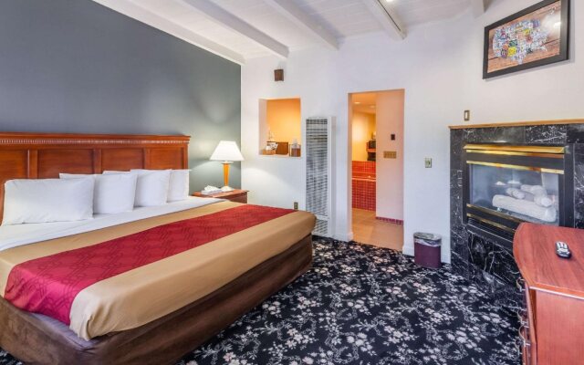 Econo Lodge Inn & Suites Heavenly Village Area