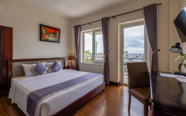 Hue Crown Boutique Hotel
