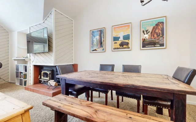 Aspen Creek 311 Walk to Eagle Lodge, Log Burning Fireplace, Great Complex Amenities by RedAwning