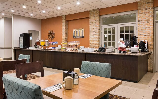 Rodeway Inn & Suites and Conference Center