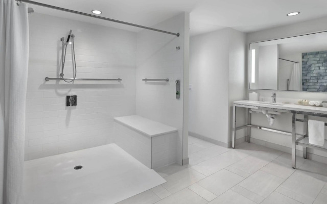 Renaissance Edmonton Airport Hotel