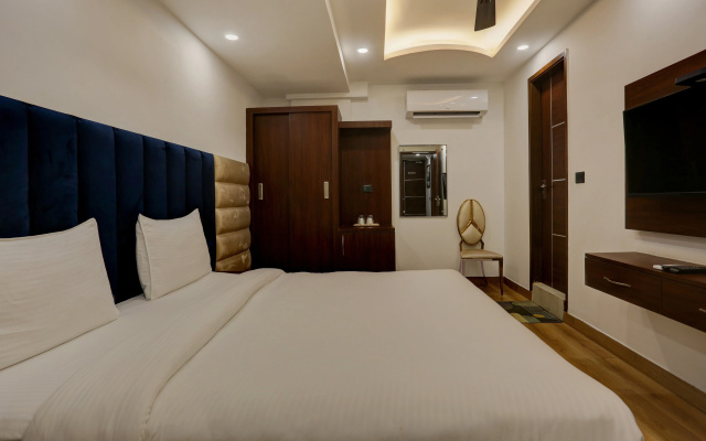 Fabhotel Golden Eye Inn