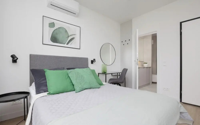 Modern Studio Warsaw by Renters Prestige