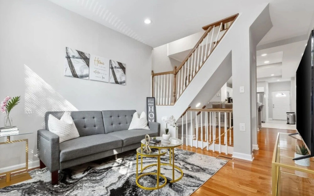 Charm City Homestay In Washington Village