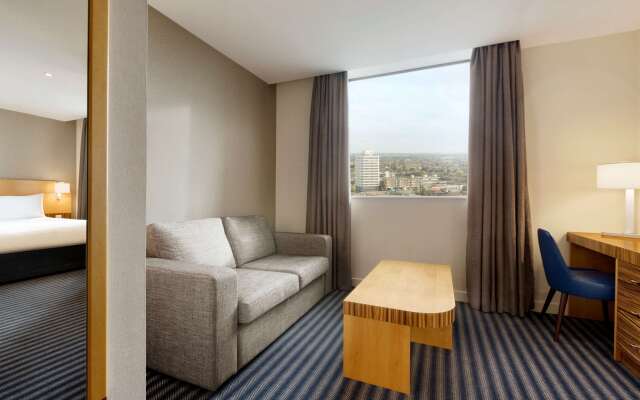 Ramada Hotel & Suites by Wyndham Coventry