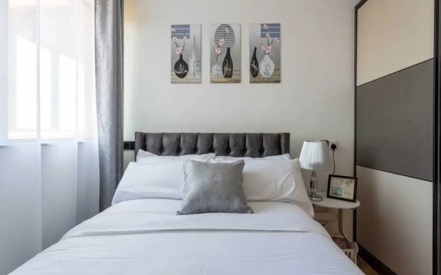 Stay.Plus Splash of Glam Lavington