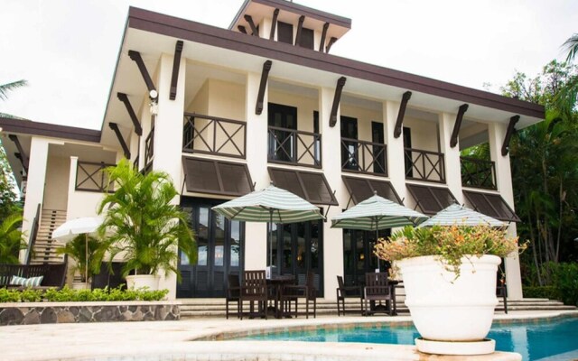Classy artsy ocean-view unit near pool at Pacifico in Coco sleeps 6