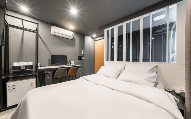 Shinchon Wol Hotel