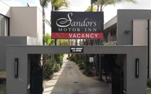 Sandors Motor Inn