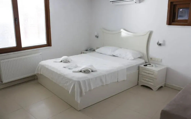 Mad Sea Hotel