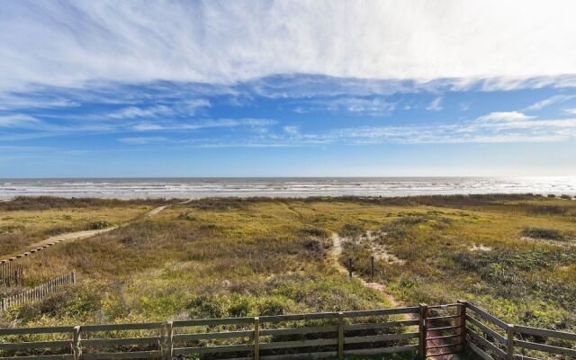 Beachfront Charm - 3 Br Home