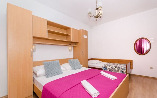 Apartment and Rooms Ivan