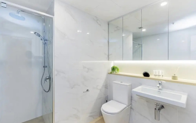 SKY Heart of BNE City 2bed APT Pool& Gym Qbn222-18
