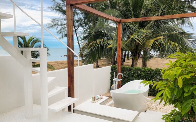 Cape by Sichon Tesoro