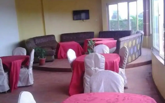 Makutano Hotel