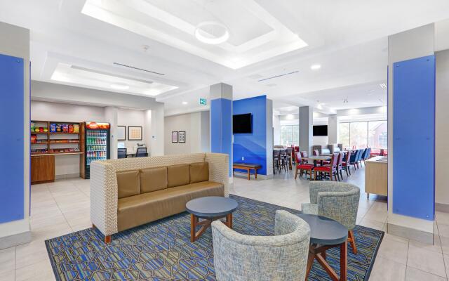 Holiday Inn Express & Suites Woodstock South, an IHG Hotel