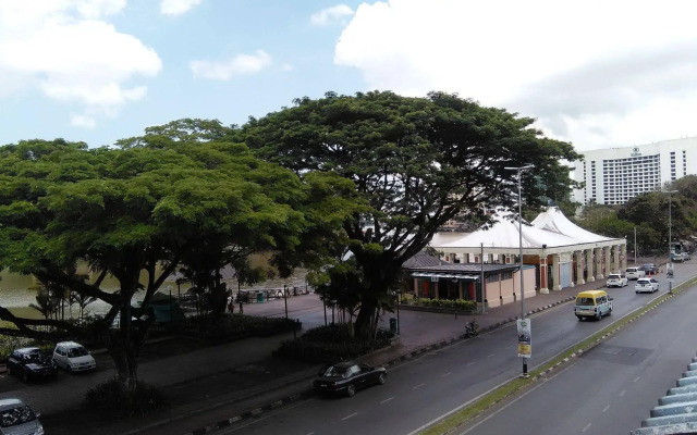 Kuching Waterfront  Lodge