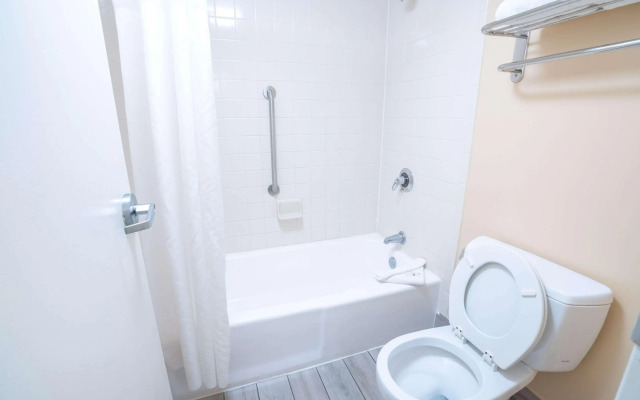 Quality Inn Palm Beach International Airport