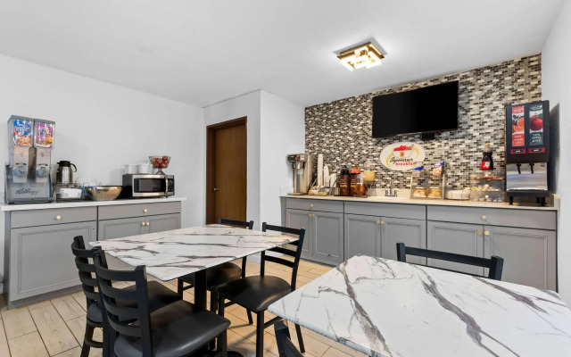 Super 8 by Wyndham Elizabethtown