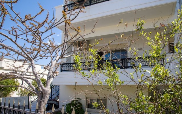 Dione Apartment with Terrace near Kalathas beach