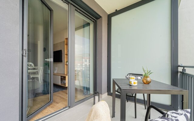 WestSide Garden Apartments by Urbanrent