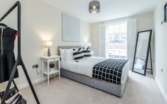 Large Apartment near Windsor Castle