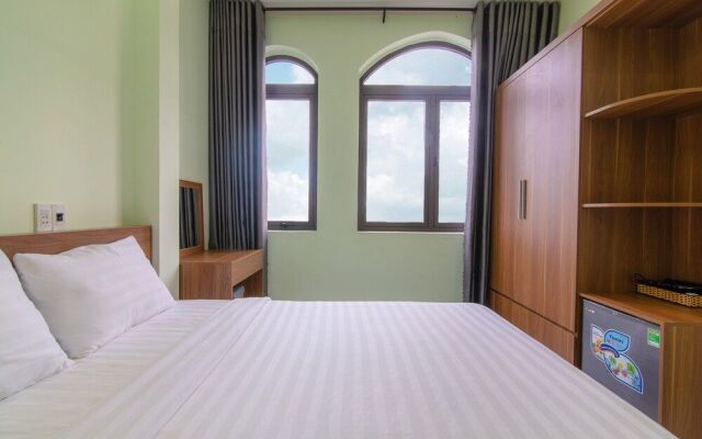 Spot On 855 Lucky Hotel