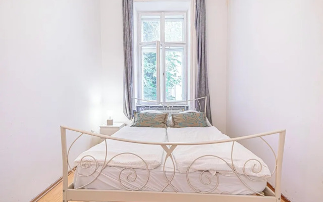 Modern 2BR Apt Longstay Sleeps 5