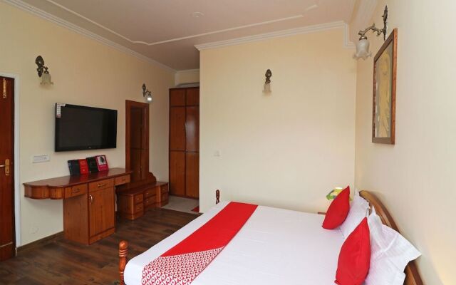 OYO 13608 Home Grand View Suite Shoghi